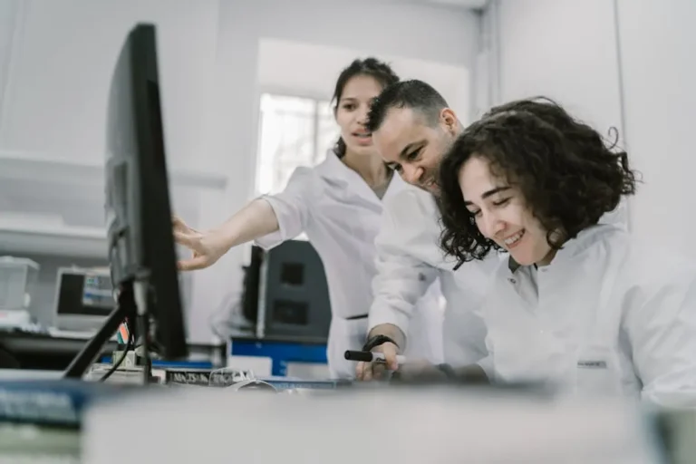 How to Choose Lab Equipment for a New Research Facility